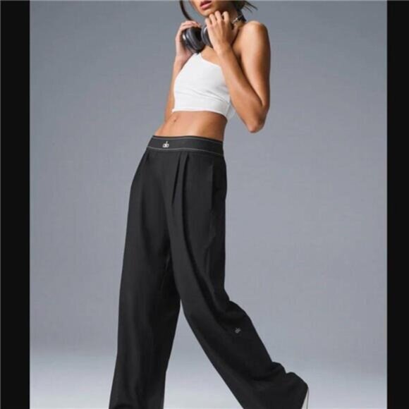 Alo Yoga Women's Black Trousers & NWOT